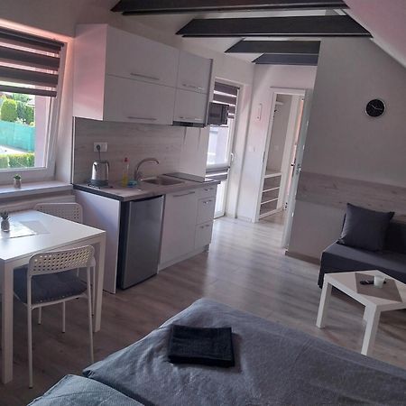 Apartmanovy Dom Stela Bešeňová Buitenkant foto