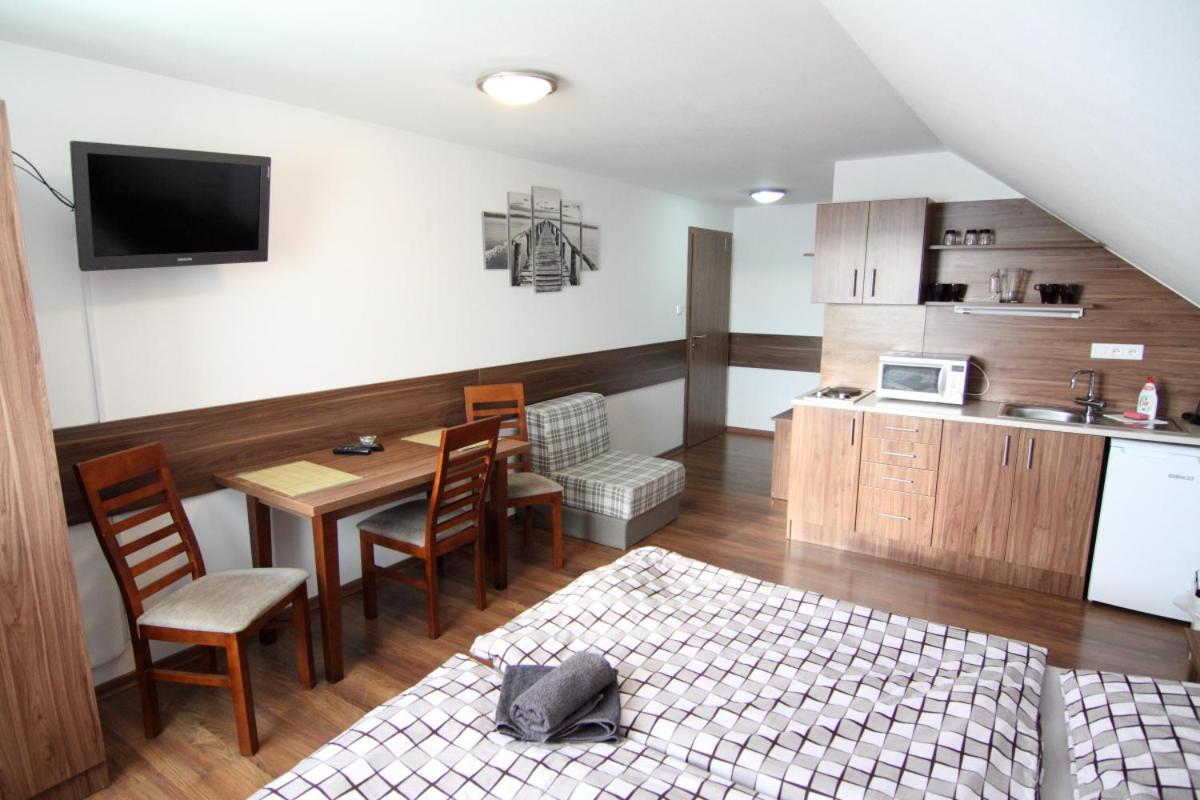 Apartmanovy Dom Stela Bešeňová Buitenkant foto