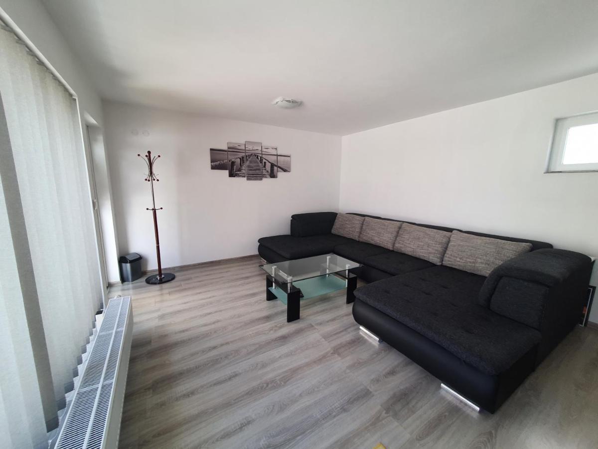 Apartmanovy Dom Stela Bešeňová Buitenkant foto