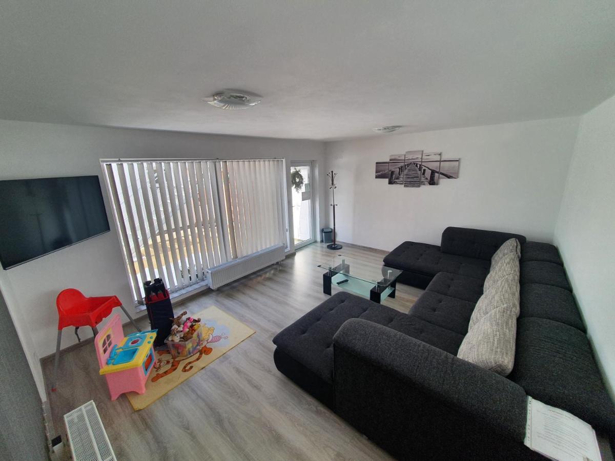 Apartmanovy Dom Stela Bešeňová Buitenkant foto