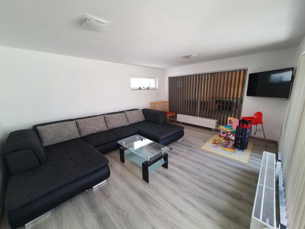 Apartmanovy Dom Stela Bešeňová Buitenkant foto