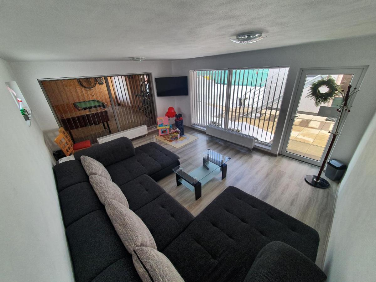 Apartmanovy Dom Stela Bešeňová Buitenkant foto