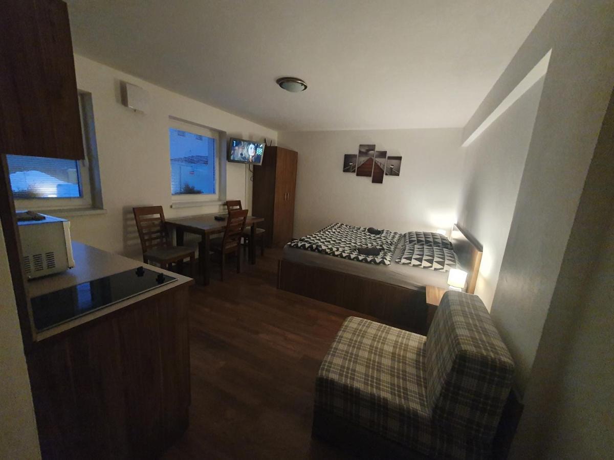 Apartmanovy Dom Stela Bešeňová Buitenkant foto