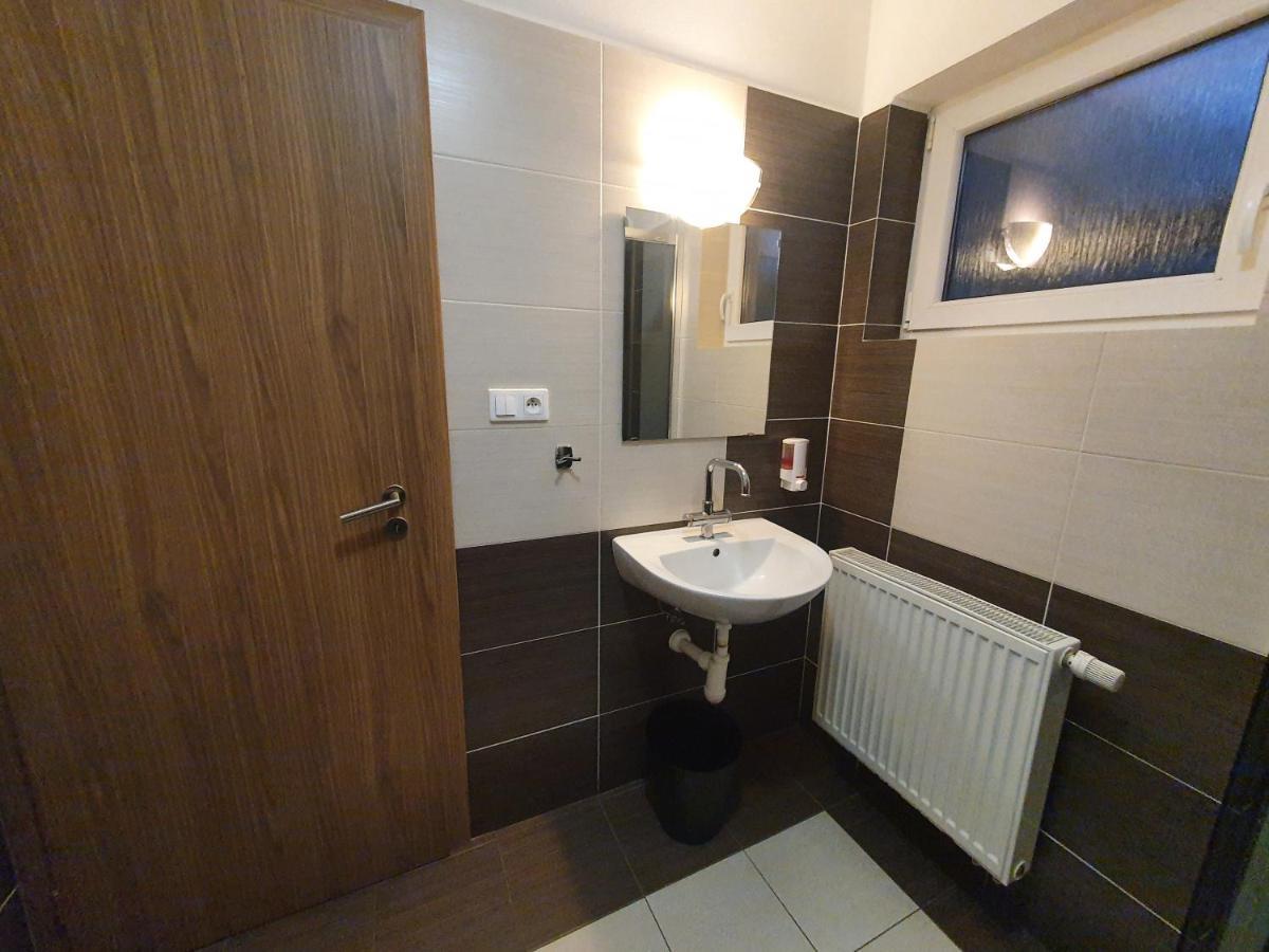 Apartmanovy Dom Stela Bešeňová Buitenkant foto