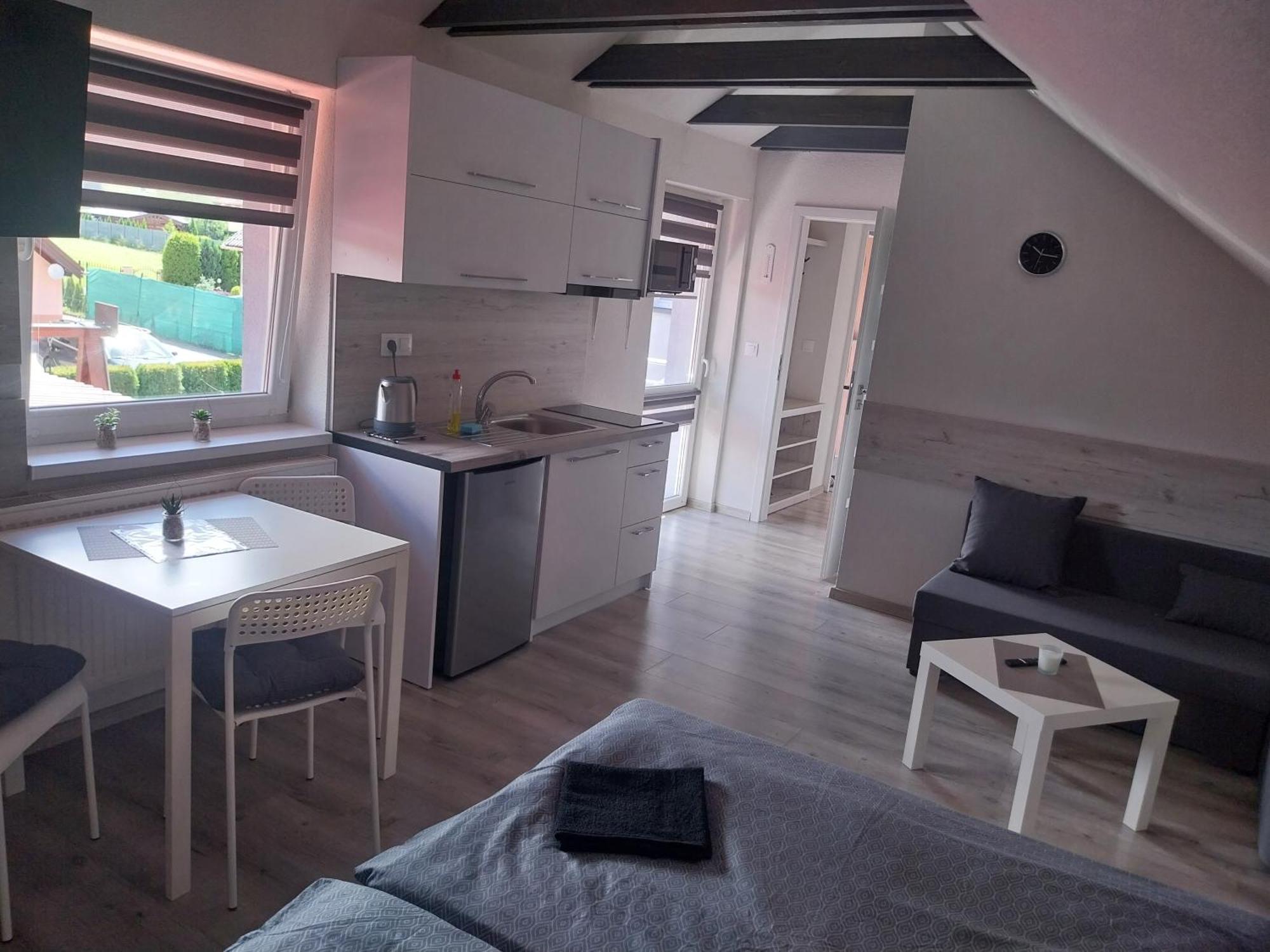 Apartmanovy Dom Stela Bešeňová Buitenkant foto