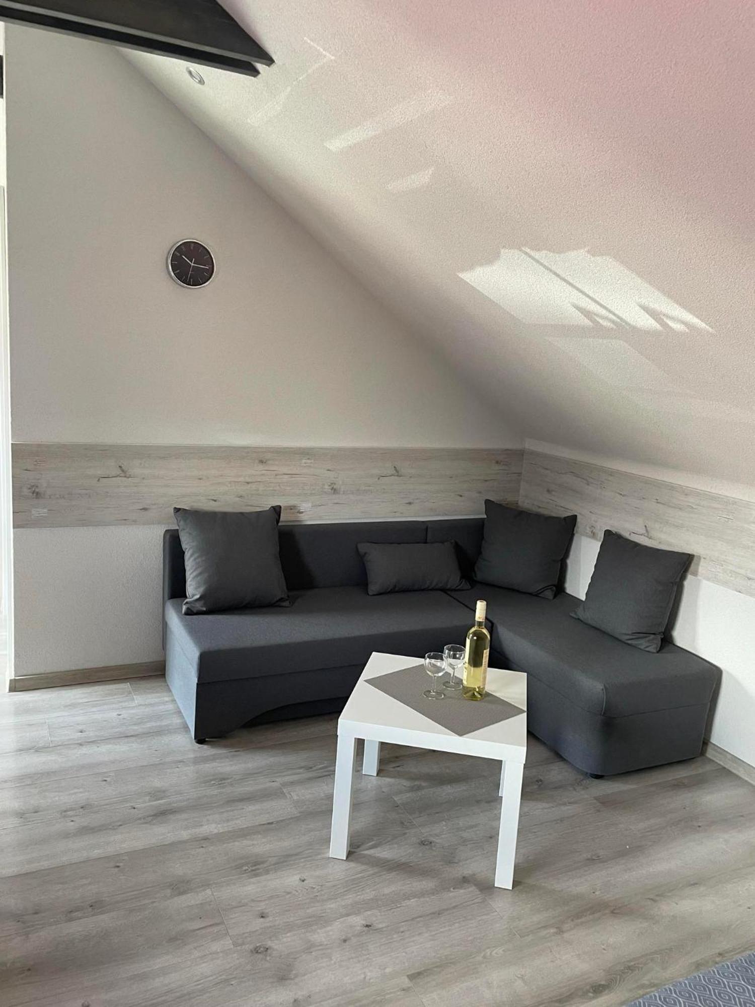 Apartmanovy Dom Stela Bešeňová Buitenkant foto