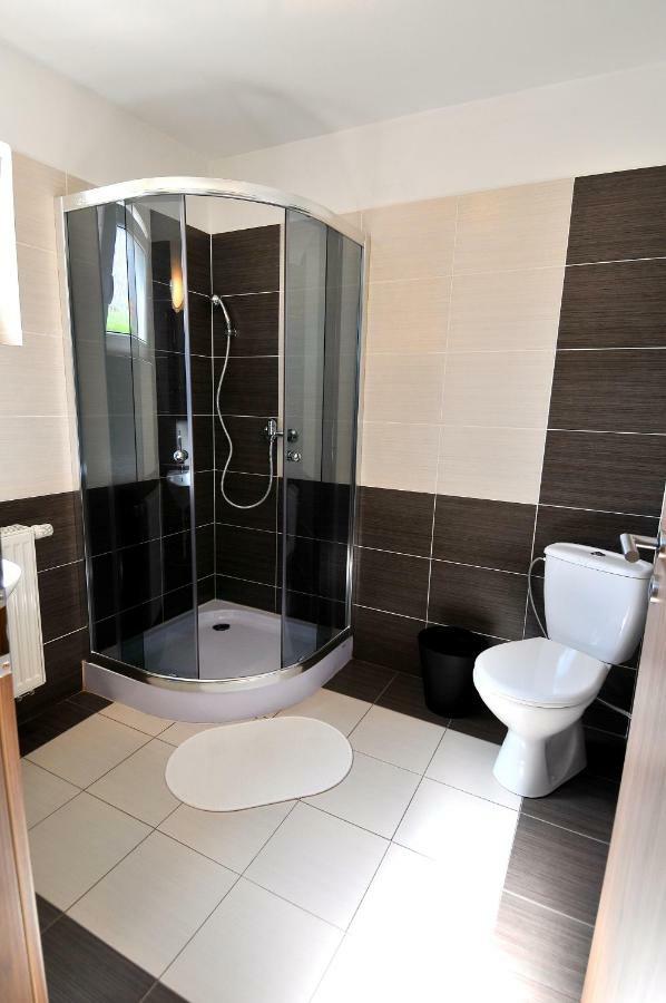 Apartmanovy Dom Stela Bešeňová Buitenkant foto