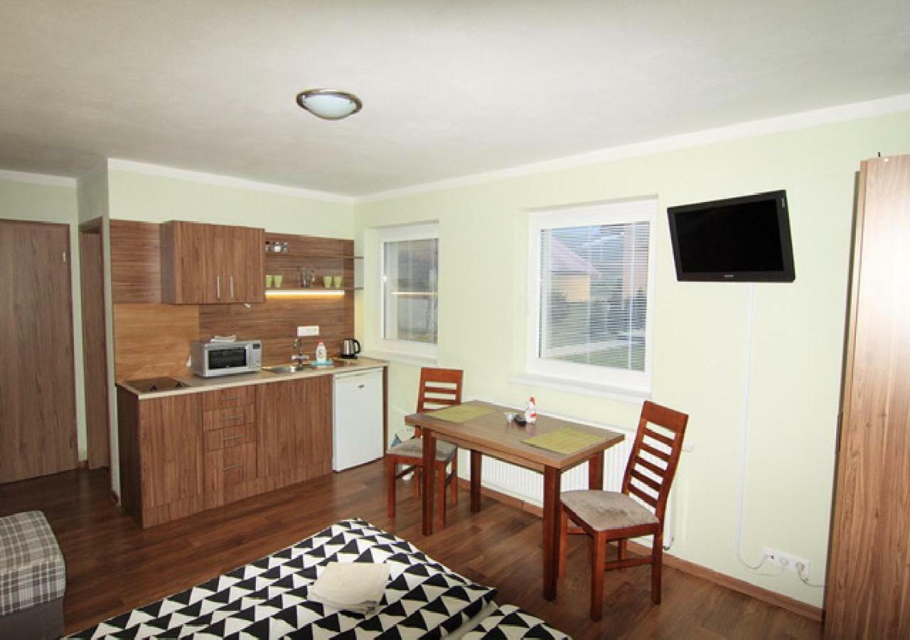Apartmanovy Dom Stela Bešeňová Buitenkant foto