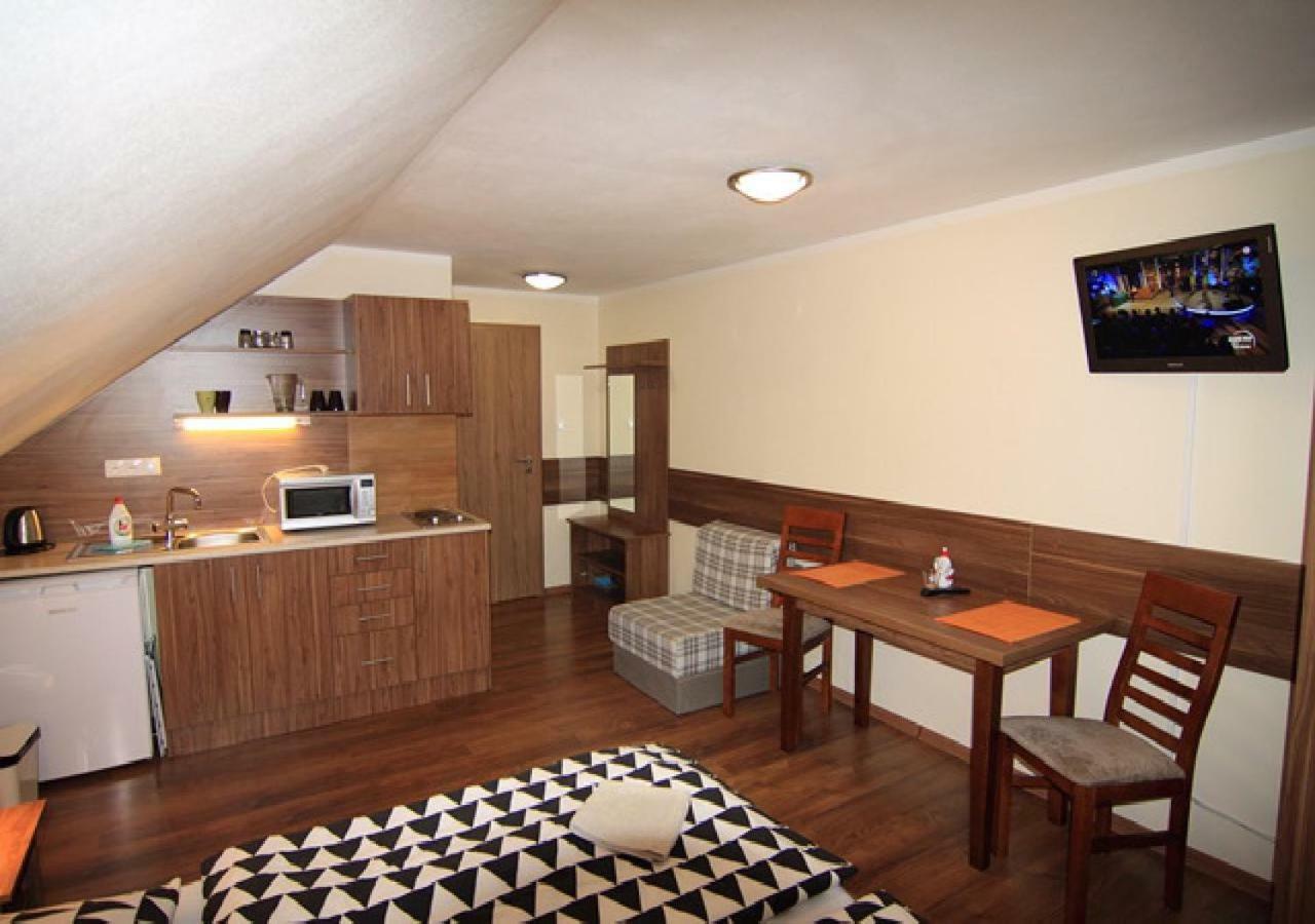 Apartmanovy Dom Stela Bešeňová Buitenkant foto