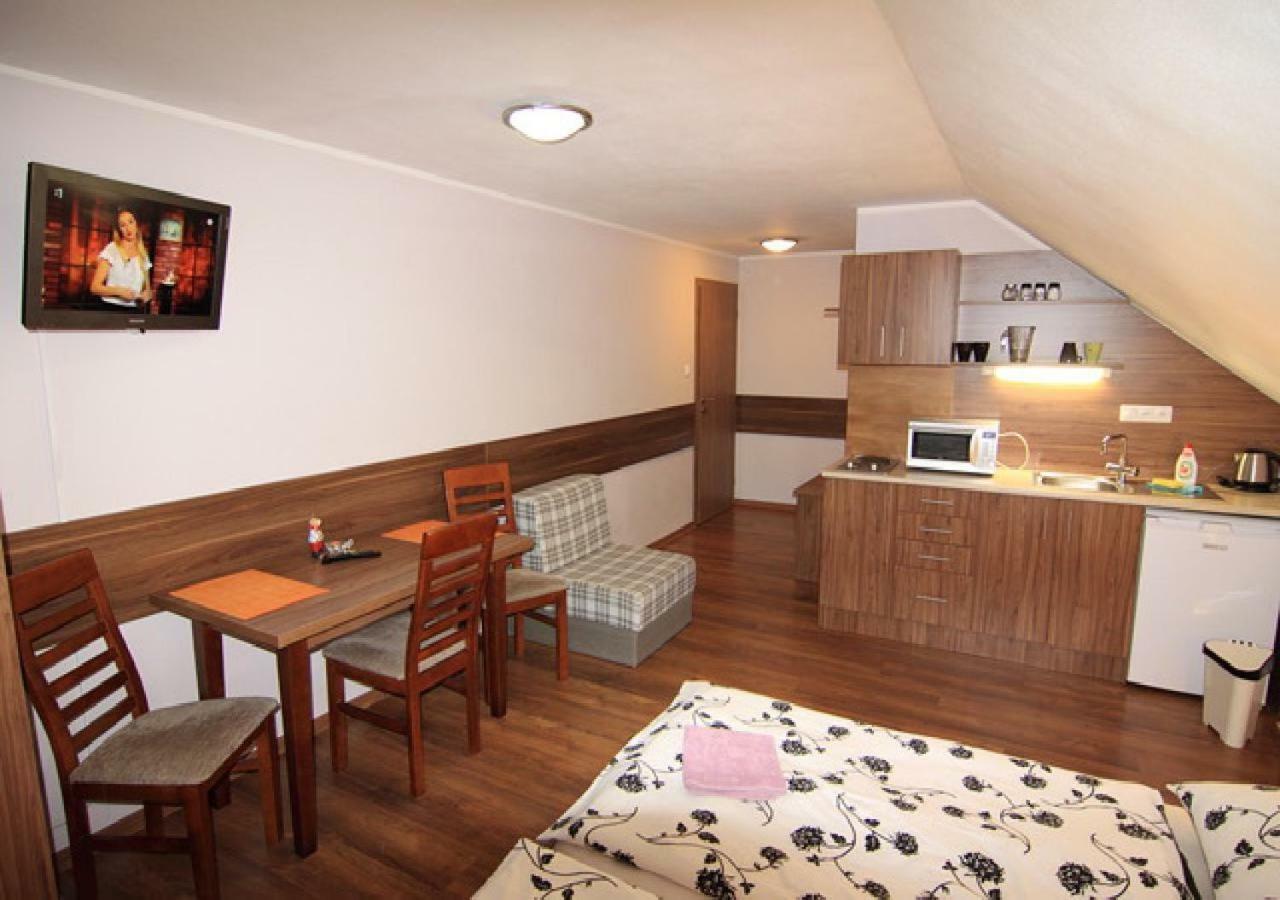 Apartmanovy Dom Stela Bešeňová Buitenkant foto